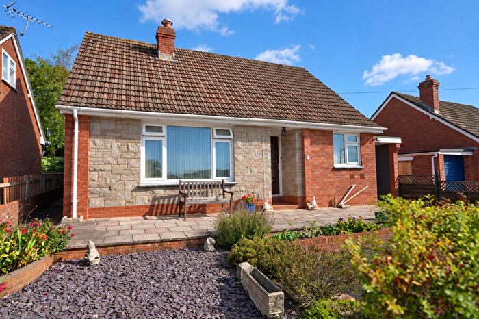 2 Bedroom Detached Bungalow For Sale In Prince Of Wales Road, Crediton, EX17