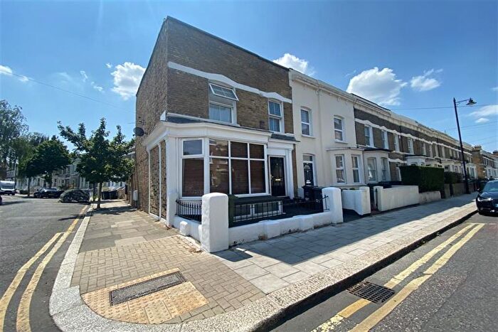 3 Bedroom Flat For Sale In Ferndale Road, Clapham North, SW4