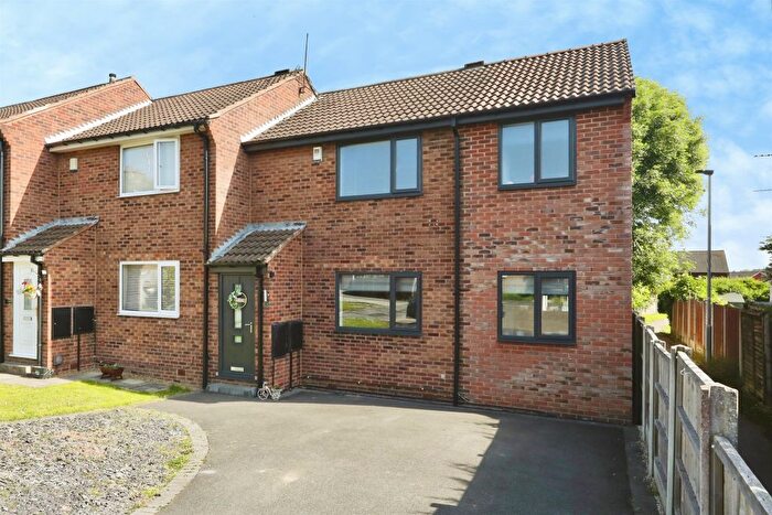 3 Bedroom End Of Terrace House For Sale In Furness Close, Dinnington, Sheffield, S25