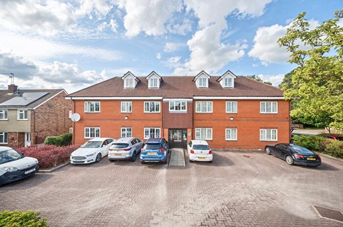 2 Bedroom Flat For Sale In Roebuck Estate, Binfield, Bracknell, Berkshire, RG42