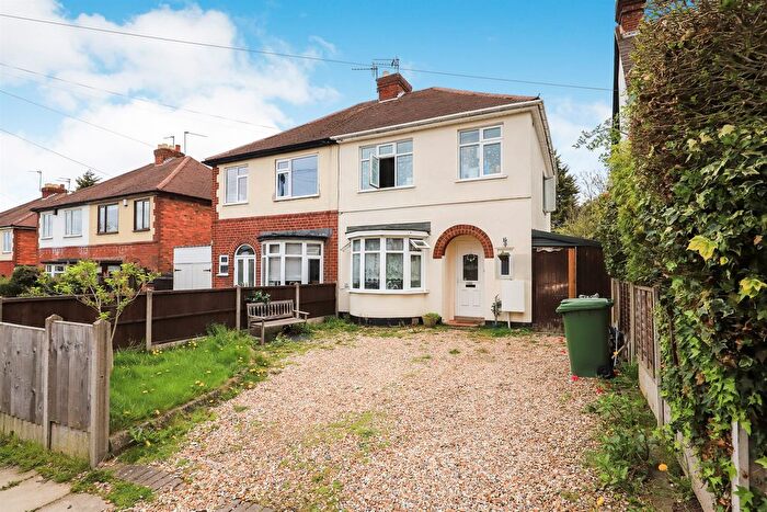 3 Bedroom Semi-Detached House For Sale In Hollybush Lane, Penn, Wolverhampton, WV4