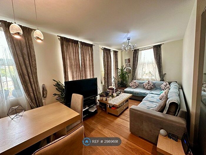 2 Bedroom Flat To Rent In Evergreen House, Twickenham, TW1