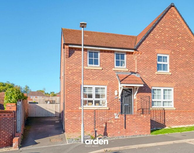 3 Bedroom Semi-Detached House For Sale In Oakdale Close, Redditch, B98