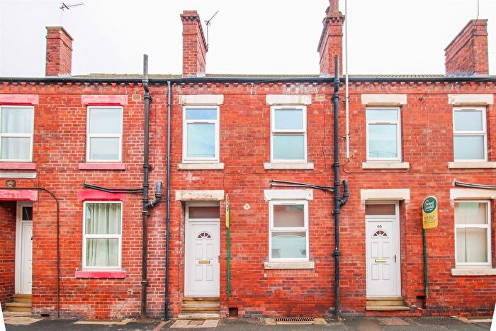 2 Bedroom Terraced House For Sale In Friarwood Lane, Pontefract, WF8