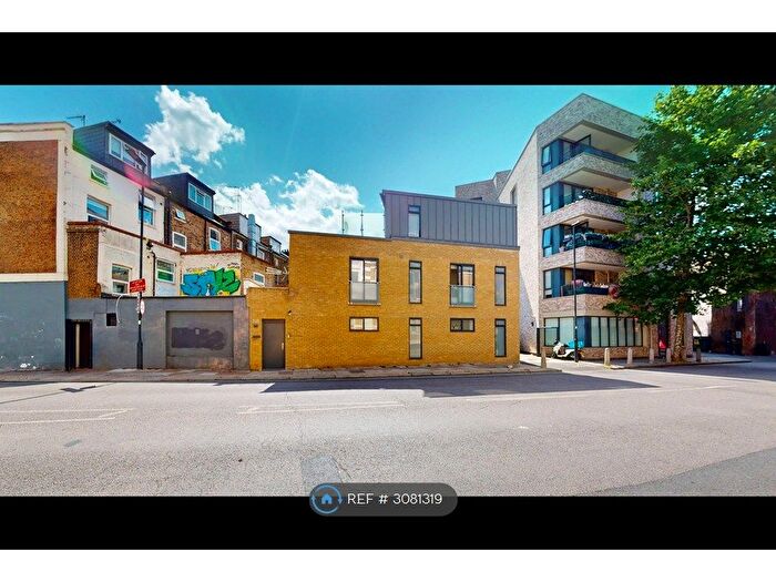 3 Bedroom Detached House To Rent In Gresham Road, London, SW9
