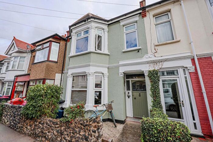 2 Bedroom Flat For Sale In Tintern Avenue, Westcliff-On-Sea, SS0