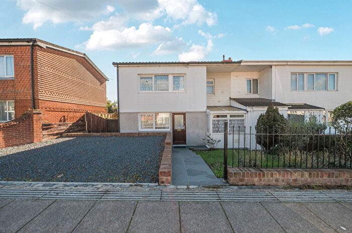 3 Bedroom Semi-Detached House For Sale In Ludlow Road, Portsmouth, Hampshire, PO6