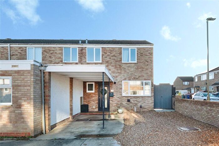 3 Bedroom End Of Terrace House For Sale In Hampden Close, Bicester, Oxfordshire, OX26