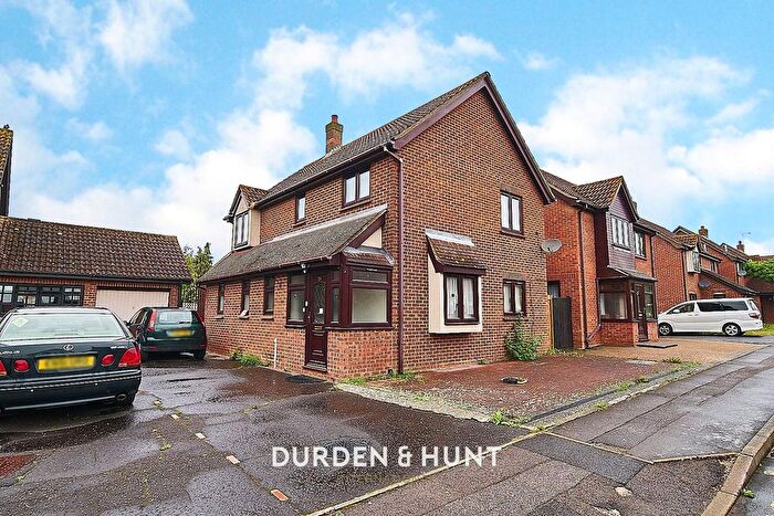 5 Bedroom Property To Rent In Wickets Way, Ilford, IG6