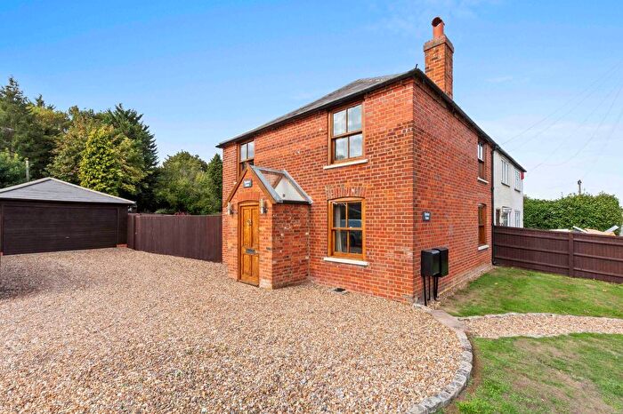 3 Bedroom Semi-Detached House For Sale In Wycombe Road, Saunderton, HP14