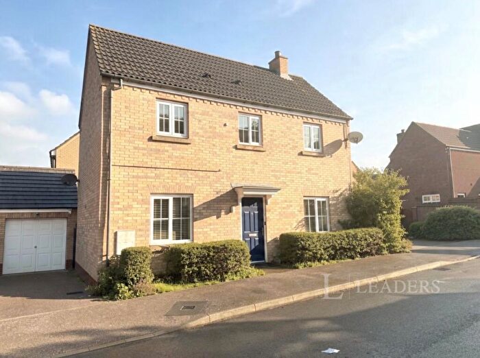 3 Bedroom Detached House For Sale In Parish Close, Bedford, Bedfordshire, MK41