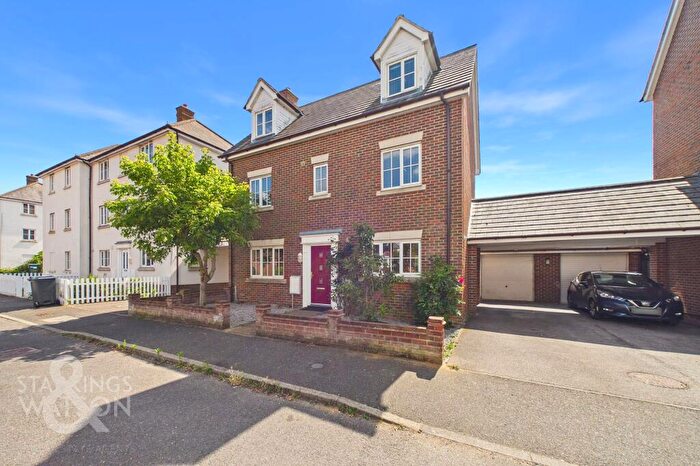 5 Bedroom Detached House For Sale In Lavender Road, Wymondham, NR18