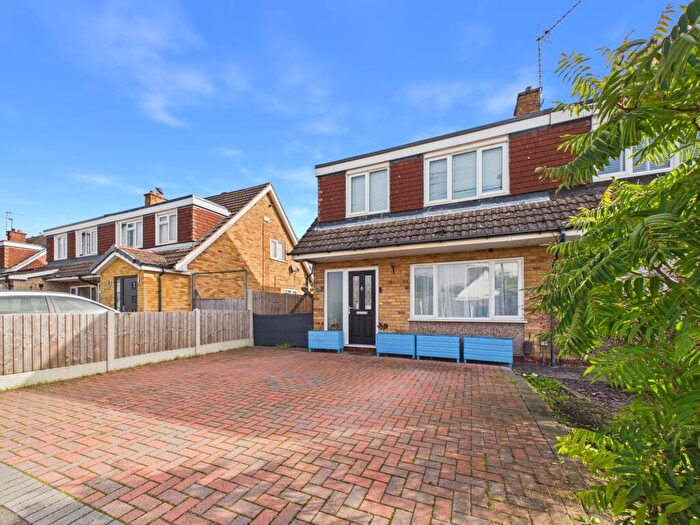 3 Bedroom Semi-Detached House For Sale In Draycott Drive, Mickleover, DE3