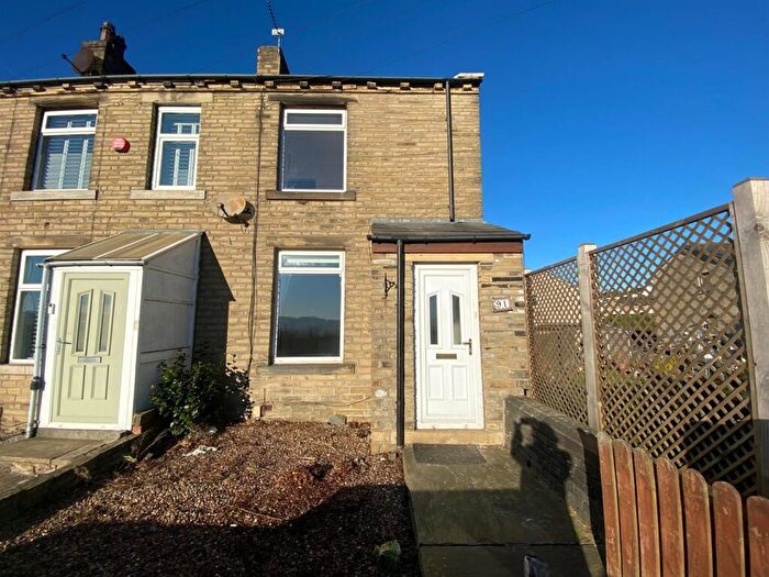 3 Bedroom End Of Terrace House To Rent In Clifton Common, Brighouse, HD6