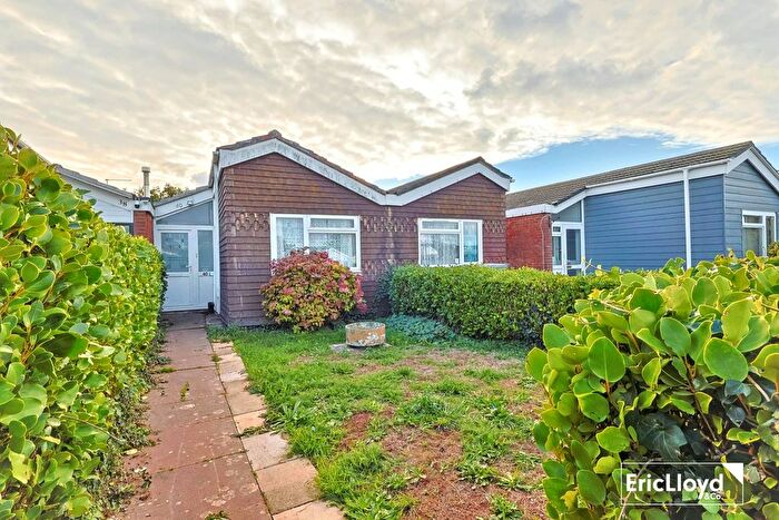 2 Bedroom Bungalow For Sale In Cumber Drive, Brixham, TQ5
