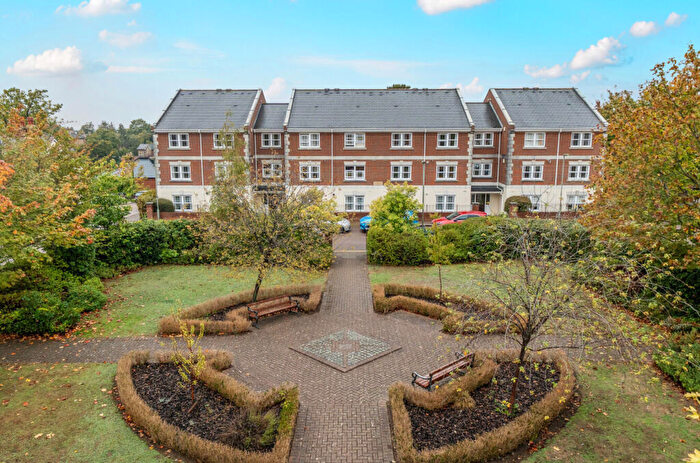 1 Bedroom Flat For Sale In St. Lukes Square, Guildford, Surrey, GU1