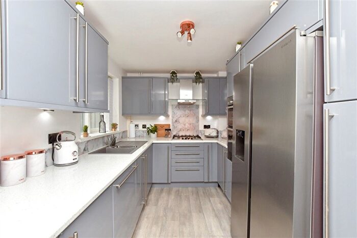 5 Bedroom Town House For Sale In Peacock Rise, Walderslade, Chatham, Kent, ME5