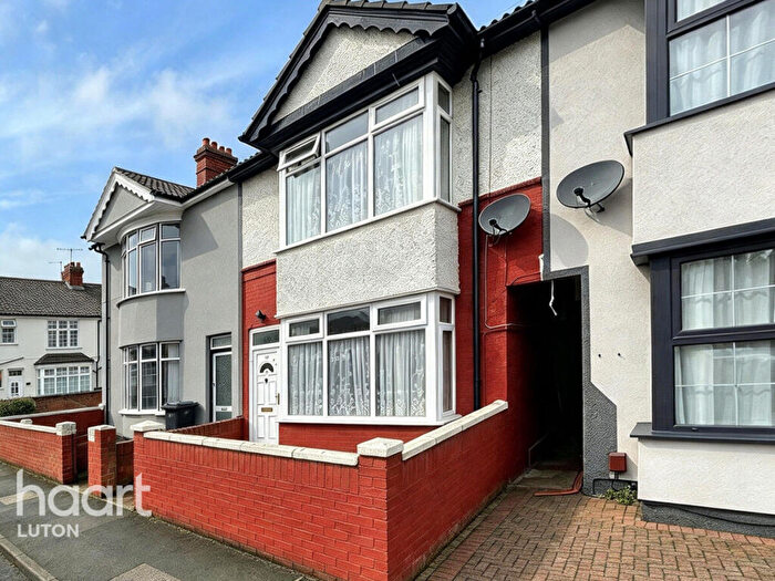 3 Bedroom Terraced House For Sale In Highfield Road, Luton, LU4