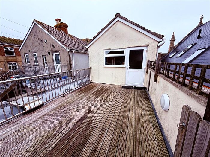2 Bedroom Flat To Rent In Portland Road, Weymouth, DT4