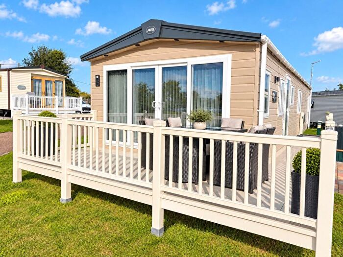 3 Bedroom Park Home For Sale In Butt Lane, Burgh Castle, NR31