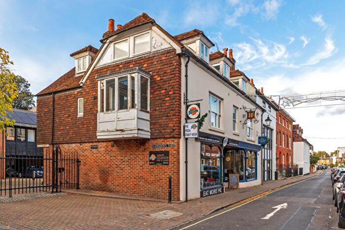 2 Bedroom Flat To Rent In Parchment Street, Winchester, SO23
