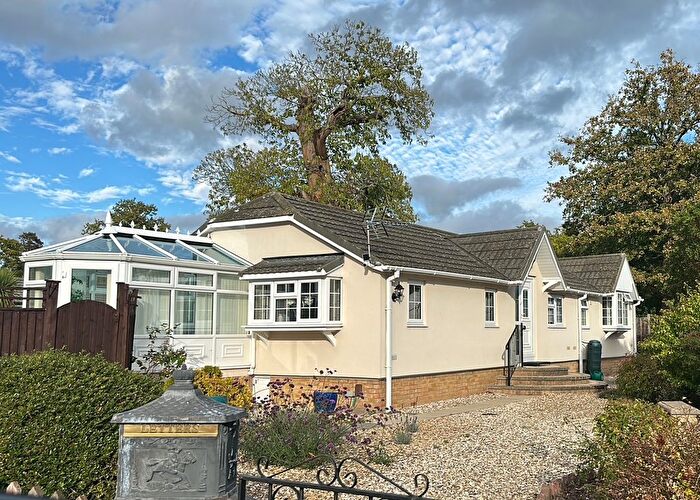 3 Bedroom Park Home For Sale In Hornbeam Close, Warfield Park, Bracknell, RG42