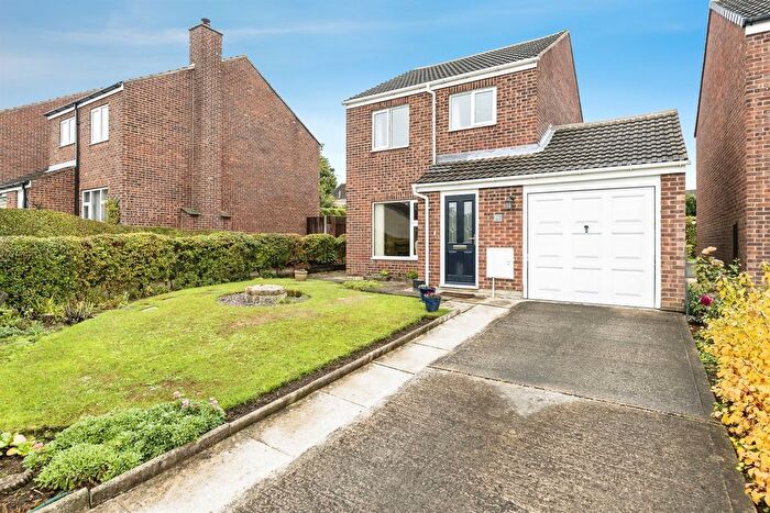 3 Bedroom Detached House For Sale In Woodcross Fold, Churwell, Leeds, LS27