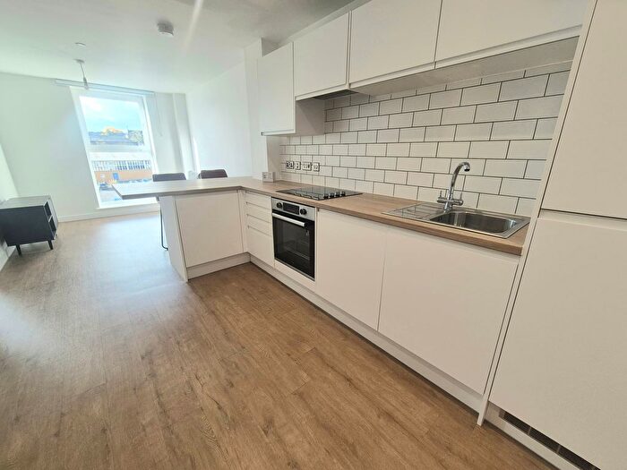 1 Bedroom Flat To Rent In Cow Green, Halifax, HX1