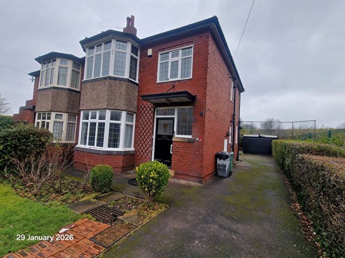 3 Bedroom Semi-Detached House To Rent In Carlinghow Hill, Batley, WF17