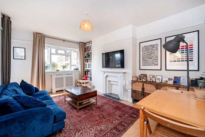 2 Bedroom Flat For Sale In Peterborough Road, Fulham, SW6