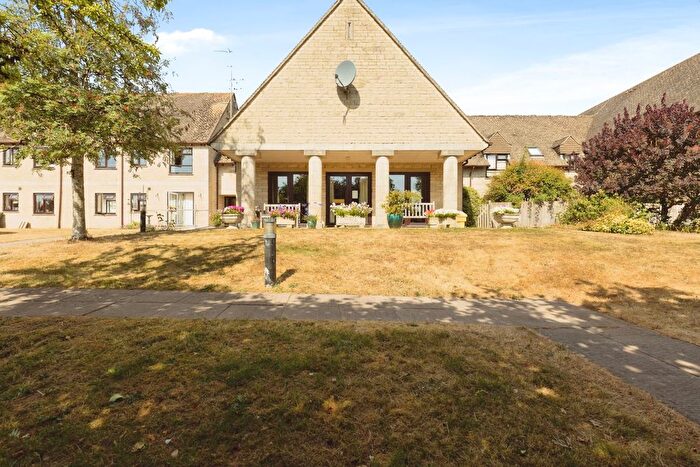 2 Bedroom Flat For Sale In Cecily Court, Minchinhampton, GL6
