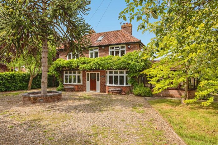 4 Bedroom Detached House For Sale In Hackford Road, Wicklewood, Wymondham, Norfolk, NR18