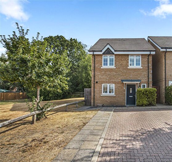 4 Bedroom Detached House For Sale In Brookwood Farm Drive, Knaphill, Woking, Surrey, GU21