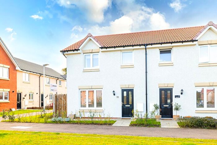 3 Bedroom Semi-Detached House For Sale In Shale Road, Winchburgh, EH52