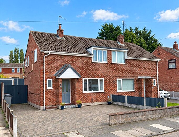 3 Bedroom Semi-Detached House For Sale In Frankby Grove, Wirral, CH49