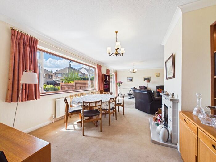 4 Bedroom Bungalow For Sale In Bexleyheath, Kent, DA6