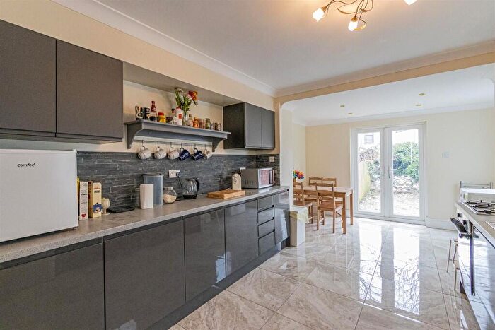 5 Bedroom House Of Multiple Occupation To Rent In Green Street, Cardiff(City), CF11