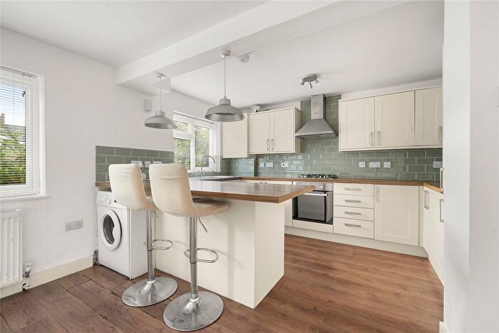 2 Bedroom Flat To Rent In Garson Road, Esher, Surrey, KT10