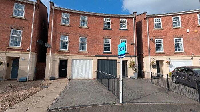 4 Bedroom Semi-Detached House For Sale In Noskwith Street, Ilkeston, DE7