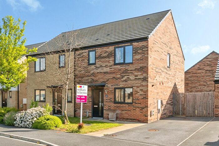 3 Bedroom Semi-Detached House For Sale In Swan Road, Lakeside, Doncaster, DN4