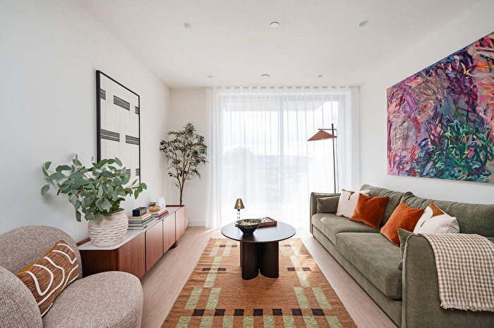 1 Bedroom Flat To Rent In Heart Of Hale Lane, Tottenham, London, N17