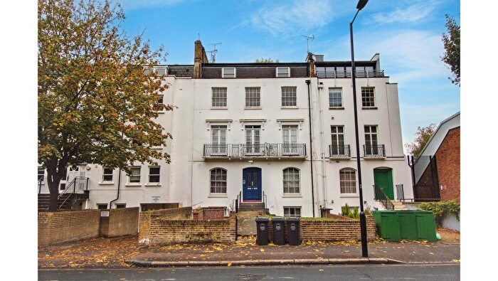3 Bedroom Maisonette For Sale In Flat D, Albion Road, Stoke Newington, London, N16