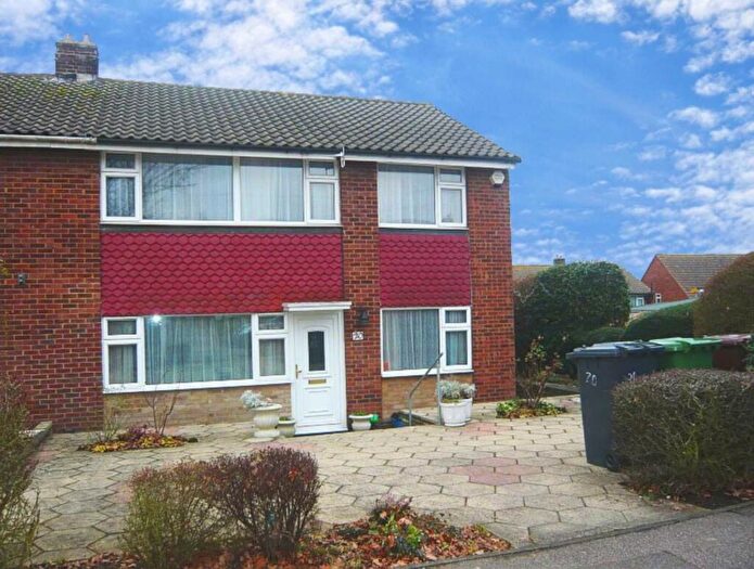 4 Bedroom House To Rent In Albermarle Avenue, Potters Bar, EN6