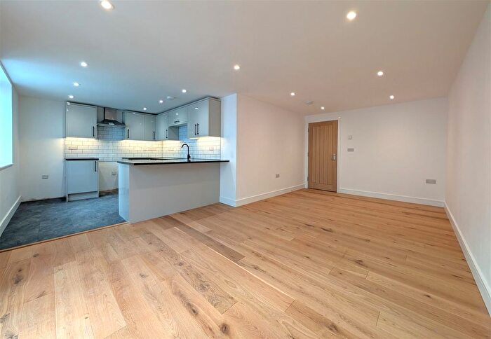 3 Bedroom Flat To Rent In Bridge Court, Castle Street, Totnes, TQ9
