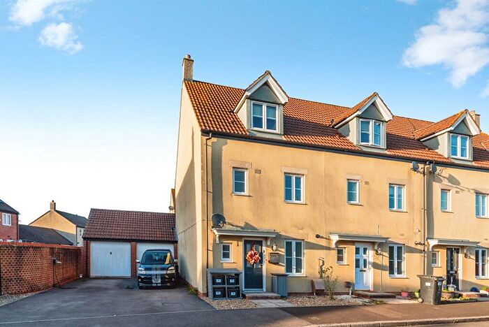 4 Bedroom End Of Terrace House For Sale In Cassini Drive, Swindon, SN25