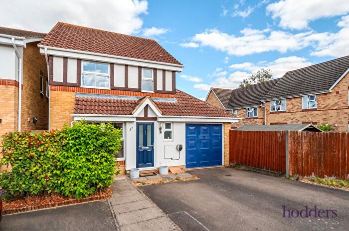 3 Bedroom Detached House For Sale In Ottershaw, Surrey, KT16