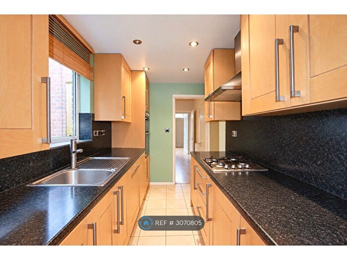 3 Bedroom Terraced House To Rent In Blenheim Gardens, Reading, RG1