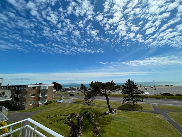 3 Bedroom Apartment To Rent In Exeter Court, Highcliffe, BH23