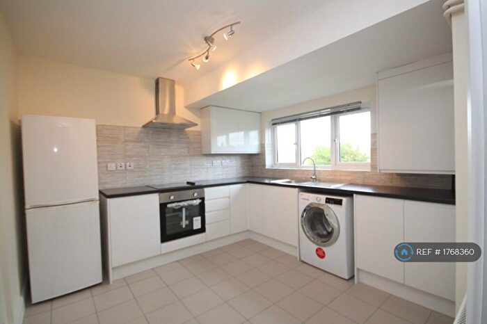 2 Bedroom Flat To Rent In Neasden Lane North, Neasden, NW10