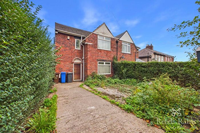 3 Bedroom Semi-Detached House For Sale In Herries Road, Sheffield, S5